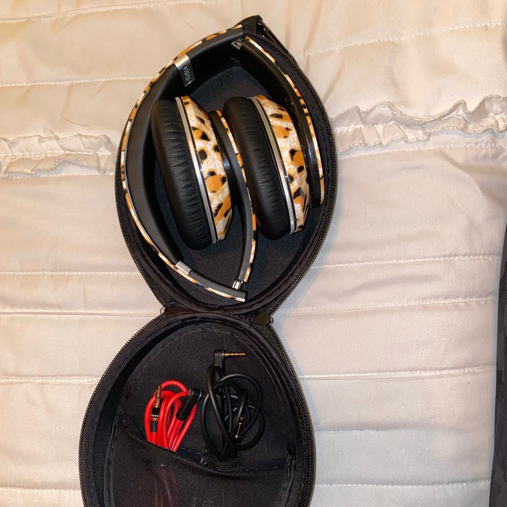 Beats by Dre headphones - Cheetah print